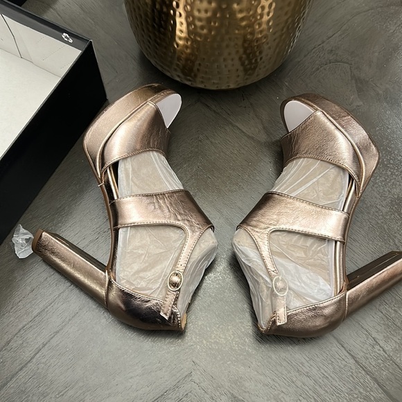 Naturalizer | Warm Silver Metallic Mae Leather Sandal - (WIDE) - Picture 9 of 13